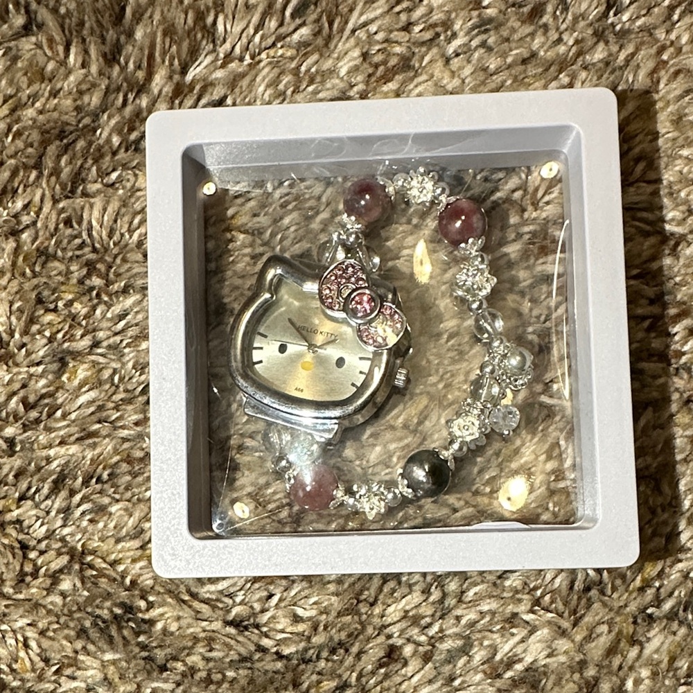 HELLO KITTY BRACELET WATCH